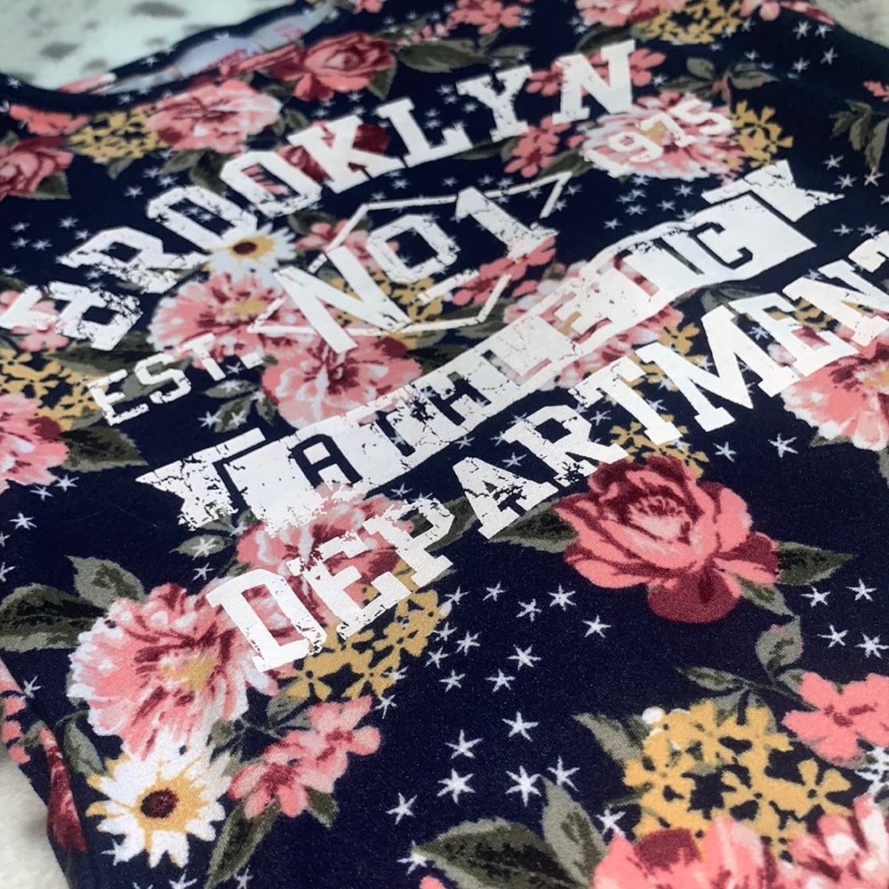 This is a flowered blue dress 💕 for the hot summer .